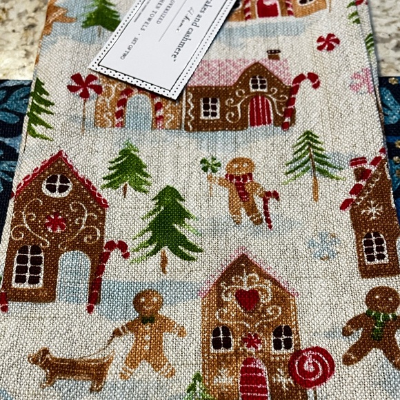 NEW Set of Two Cupcakes And Cashmere Cotton Gingerbread Dish Towels 20” x 30” - Picture 3 of 5